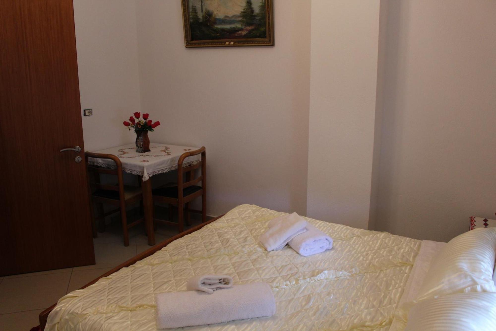 Vila Karagjozi Gjirokastër Buitenkant foto